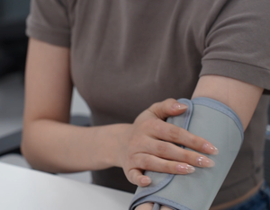 최저가 빠른 배송 의료용 전자식 상완 혈압계 가정용 맞춤형 혈압계 - Product Image 3