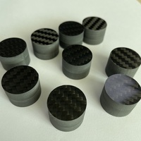 Étiquette de coupe précise en fibre de carbone CNC avec logo fraisé jaune