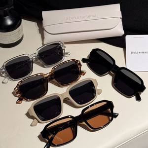 Gafas de sol cuadradas Renyu con montura de PC, negras, polarizadas, sin graduación, para cualquier forma de rostro, estilo casual para vacaciones - Product Image 2