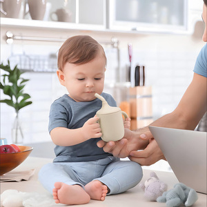 Ensemble de tasses d'apprentissage pour bébé en silicone de qualité alimentaire, avec double poignée, paille et couvercle anti-déversement, portable - Product Image 6