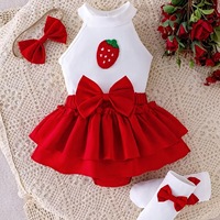 Nouvel ensemble d'été pour bébé fille : haut sans manches à col licou motif fraise + jupe tutu plissée avec nœud + bandeau + chaussettes