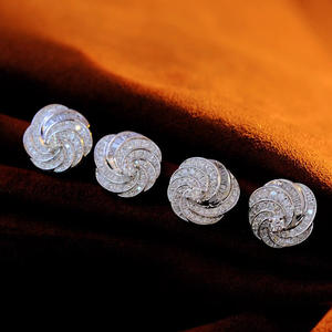 Orecchini in Oro Bianco con Diamanti Taglio Brillante Rotondo Colore D Naturali Certificati GIA Gioielli di Lusso da Sposa per Donna - Product Image 5