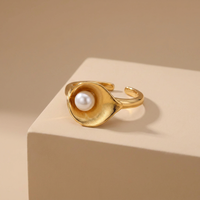 Bague ajustable en cuivre plaqué or 18 carats avec pétale de lys et perle d'eau douce, bijou botanique tendance pour femme, cadeau