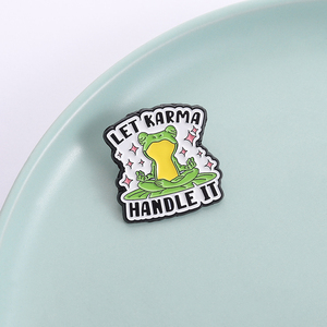 Lascia che il Karma lo maneggi spille smaltate simpatiche meditazione di rana se sono lunatico dammi spille vestiti distintivo risvolto regalo di gioielli divertenti - Product Image 1