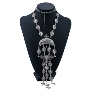 Set di orecchini con collana di monete Boho in oro Set di gioielli di moda etnici con nappe di monete grosse per le donne