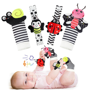 V432 Set di Sonagli <span class=keywords><strong>da</strong></span> Polso e Calzini con Animali Carini, Giocattoli per Neonati 0-12 Mesi in Bianco e Nero ad Alto Contrasto - Product Image 1