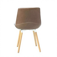 Chaise de salon minimaliste de luxe en cuir marron à dossier haut avec pieds en bois pour l'extérieur