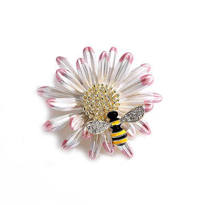 Nouveau Design Rose Opéra Cape Broche Goutte À Goutte Huile Douce <span class=keywords><strong>Marguerite</strong></span> Broches Fleur Jaune Abeille Poitrine pour Femmes - Product Image 2