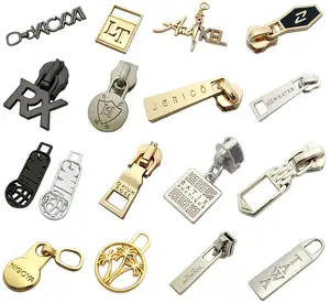 Chải Cổ Brass Màu Tùy Chỉnh Logo Dập Nổi Kim Loại Zipper Puller Cho Túi/Quần Áo