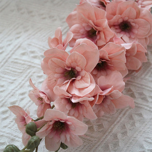 Fleur artificielle Delphinium à tige unique, idéale pour les mariages, la décoration intérieure, les hôtels et les présentations, une fleur décorative douce. - Product Image 3