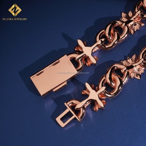 Chaîne cubaine en diamant moissanite glacée avec certificat GRA, design unique, sur mesure, forme de fleur + croix, bijoux hip-hop pour rappeur - Product Image 4