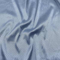 Poignée et drapé très doux similaire au tissu à l'acide acétique 100% tissu satiné en polyester tissu satiné jacquard rayé