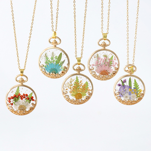 Custom Dried Flower Necklace Wedding Bouquet Lembrança Jóias Mulheres Resina Epóxi Acrílico Pressionado Flor Rodada Pingente Colar - Product Image 1