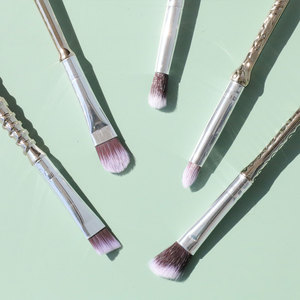 Nuevo Set <span class=keywords><strong>de</strong></span> 5 <span class=keywords><strong>Brochas</strong></span> <span class=keywords><strong>de</strong></span> <span class=keywords><strong>Maquillaje</strong></span> Plateadas para Rostro, Ojos y Polvo Suelto, Herramientas <span class=keywords><strong>de</strong></span> Belleza al por Mayor, <span class=keywords><strong>Brochas</strong></span> <span class=keywords><strong>de</strong></span> <span class=keywords><strong>Maquillaje</strong></span> Personalizadas - Product Image 4