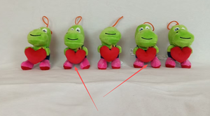 Nouvelle <span class=keywords><strong>Peluche</strong></span> Dinosaure Dragon aux Grands <span class=keywords><strong>Yeux</strong></span> Super Douce en Gros, Modèle Cartoon Transfrontalier, avec Coussin Cœur Rouge - Product Image 6