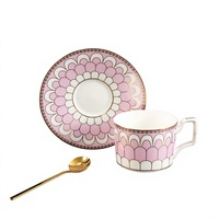 Vente en gros de 250ml tasses à expresso en céramique de luxe léger design vintage tasse à thé soucoupe avec cuillère pour restaurant verres et cadeaux