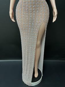 Vestido Elegante de Malha com Decote Halter e Strass OUDINA para Festas e Eventos - Product Image 5