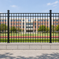 Clôtures de protection : Clôtures galvanisées à chaud adaptées aux écoles, aux chantiers de construction, aux usines et aux projets municipaux.