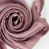 Tissu en satin de soie de mûrier 25 mommes 114 cm Duchess Charmeuse teint pur Peace pour robes, costumes formels, doublures et vêtements de nuit
