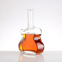 Vente en gros de bouteilles en verre en forme de guitare de 700 ml, bouteilles de whisky et de vodka avec couvercle, design transparent