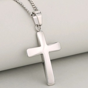 Collar con colgante de cruz clásica cristiana, acero inoxidable pulido, joyería religiosa, regalo de bautismo y comunión para hombres y mujeres - Product Image 4