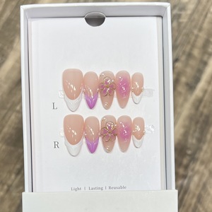 Faux <span class=keywords><strong>ongles</strong></span> à presser sculptés dorés, design français <span class=keywords><strong>blanc</strong></span>, forme amande, style nude délicat, bordure dorée sculptée, longue durée, export - Product Image 1