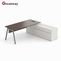 Bureau d'angle moderne en forme de L, système de poste de travail modulaire avec conception sur mesure pour les bureaux d'entreprise