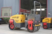 Compacteur vibrant à tambour avant en acier et pneus arrière en caoutchouc pour la réparation de petites routes et le pavage de voies rapides