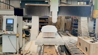 Centre d'usinage CNC 5 axes à double broche Yowing pour la découpe et le perçage des bords supplémentaires des chaises et meubles