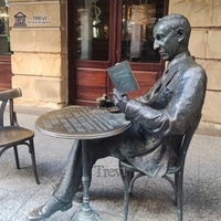 Escultura de Bronce Moderna de un Hombre Sentado en un Banco Leyendo, Estilo Urbano, Personalizada