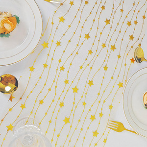 Nappe de table minimaliste française avec sequins, maille dorée et pompons en forme d'étoile - Product Image 2