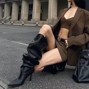 Cuissardes personnalisées à talons hauts et mollets larges en cuir Chaussures à bout pointu froissées Bottes Stiletto au-dessus du genou pour femmes - Product Image 5