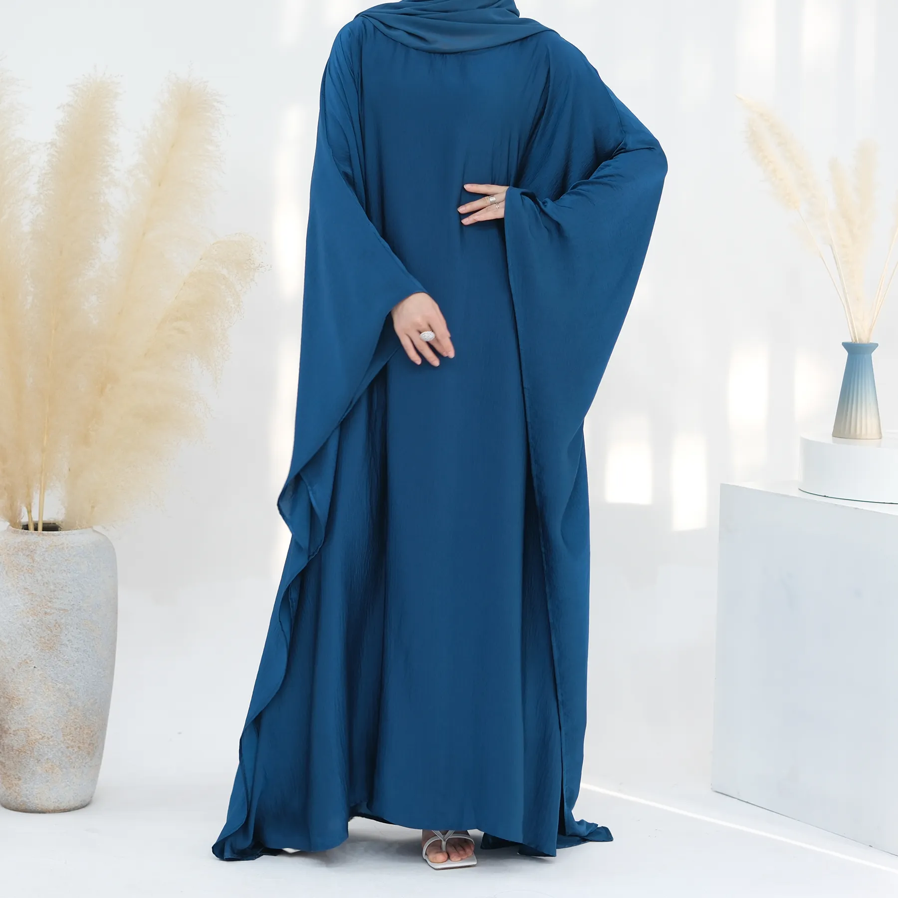 Gaun wanita Muslim Abaya Dubai desain baru warna Solid tertutup mewah Abaya dengan ikat pinggang gaun sutra