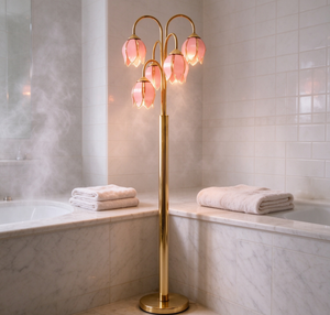 Lámpara de Pie de Alta Gama con 5 Cabezas de Tulipán, Pantalla de Cristal Rosa, Estructura Metálica, para Bodas, Fiestas, Decoración del Hogar y Villas - Product Image 1