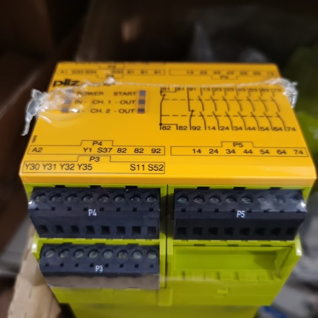 773100 M1P BASE UNIT Safety Relay for PLC