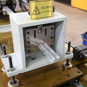 เครื่องขึ้นรูปเหล็กเบาสำหรับทำโครงเหล็กเบา เครื่องขึ้นรูปแผ่นยิปซัมสำหรับผนังเบา - Product Image 4