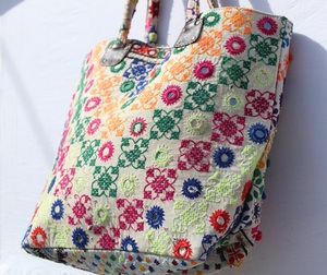 Sac bohème Banjara de style indien, sac vintage Hobo, sac ethnique brodé à la main avec des fleurs, deux sangles, sac léger - Product Image 4