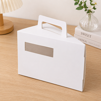 Boîte à gâteau triangulaire personnalisée avec poignée et fenêtre, emballage aseptique écologique portable, papier résistant à la graisse, couleur et taille personnalisées pour usage alimentaire