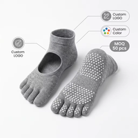 Chaussettes de yoga et de Pilates antidérapantes à logo personnalisé avec semelle en silicone et découpe au niveau du cou-de-pied, chaussettes de performance pieds nus antidérapantes à la cheville