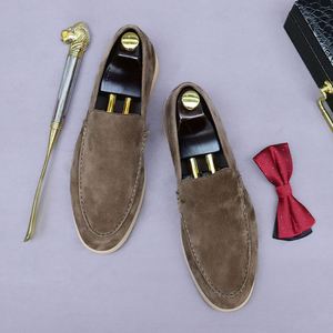 Chaussures Oxford pour hommes de haute qualité, fabriquées à la main, avec une texture mate et un design rétro à bout pointu, au style décontracté et élégant. - Product Image 5