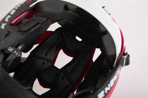 ラクロスのプロ競技用ヘルメット、色や番号を自由にカスタマイズ可能。 プロの競技に合わせて調整可能。 - Product Image 3