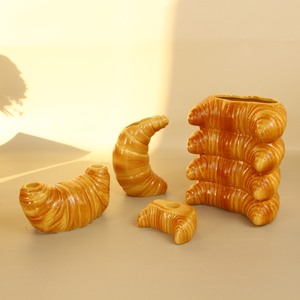 Porte-bougie créatif en forme de croissant, ornement de table, design alimentaire pour la maison et l'hôtel - Product Image 3