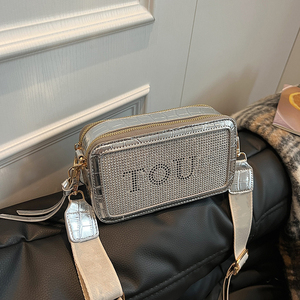 Nuevo bolso bandolera de un solo hombro con letras de diamantes, bolso cuadrado pequeño, moderno y versátil, bolso para cámara. - Product Image 5