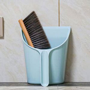 Good Grips Pelle à poussière et brosse compactes en PP avec manche en bois naturel Outil de nettoyage ménager peu encombrant - Product Image 3