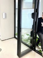 Sistem Pintu Lipat Akordion Geser Vertikal Ganda Desain Tahan Air Kaca Lipat Aluminium Modern Pintu Bifold