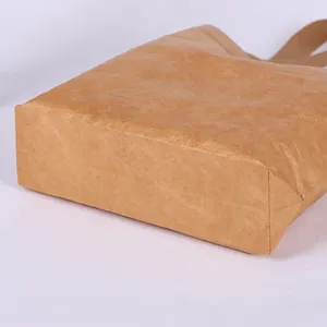 Sac de plage, de voyage et de shopping grand format imperméable avec logo personnalisé, sac à main en papier Tyvek marron pour femmes - Product Image 4