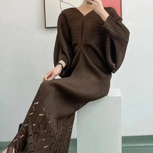 Robe de soirée longue élégante et ajustée, style vintage, respirante, de créateur, à manches chauve-souris, couleur unie, plissée avec franges - Product Image 3