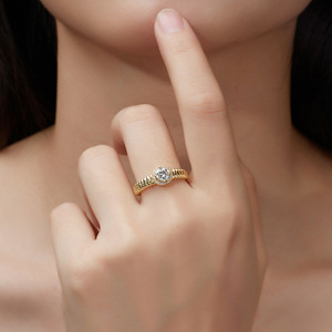 Anillo Texturizado de Plata Pura S925 con Incrustaciones de Moissanita, Clásico para Propuesta, Regalo para Novia y Amante - Product Image 3