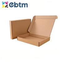 Boîte d'expédition en carton ondulé personnalisée. Papier kraft rose pour boîtes d'expédition de vêtements, logo personnalisé