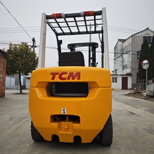 Good Condition Used TCM FD30 3Ton Diesel Forklift Truck with Hydraulic Low Fuel Consumption High Efficiency - Product Image 5